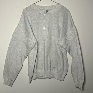 Lee Heavyweight cotton vintage quilted light gray crewneck with 3 buttons